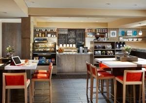 The Anza-a Calabasas Hotel