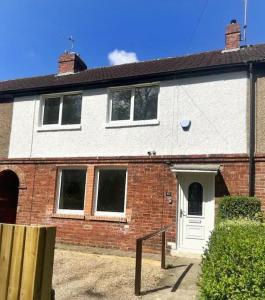 Flaxman Avenue - Lovely 4 bed home, 5 mins drive to York City Centre, Free superfast Wi-fi, Free on-street parking - 3hvězdičkové hotely ve městě York
