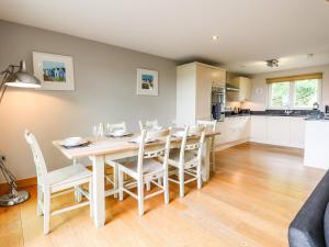 Swandown, 20 Poldon
