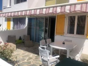 Rez-de-chaussée à 300M de la mer commerce 150M - 圣伊莱尔德里耶