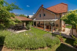 Apartma Summer Garden