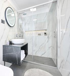 Royal Rei Suite 