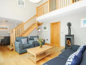 Swandown, 14 Goldenhaye