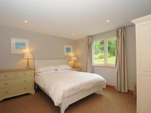 Swandown, 14 Goldenhaye