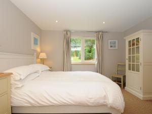 Swandown, 14 Goldenhaye