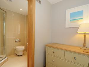 Swandown, 14 Goldenhaye