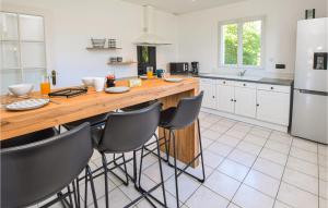 Maisons de vacances Nice home in Sainte-Mere-Eglise with WiFi and 3 Bedrooms : photos des chambres