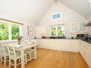 Swandown, 3 Blackdown