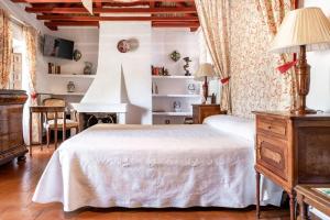 Suite with Terrace room in Venta del Celemín