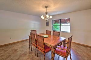 Lovely Palm Coast Retreat with Outdoor Kitchen