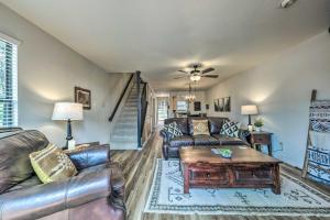 Rustic Ruidoso Retreat Near Shops and Mountains!