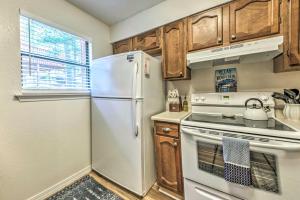 Rustic Ruidoso Retreat Near Shops and Mountains!