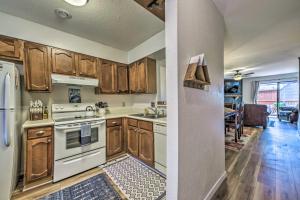 Rustic Ruidoso Retreat Near Shops and Mountains!