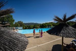 Campings Charmant camping Familiale 3 Etoiles vue 360 plage piscine a debordement empl XXL : photos des chambres