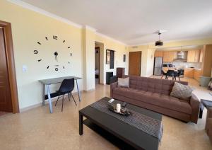 Atrium Luxurious Sea View Apartment