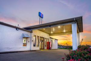 Motel 6-Grand Rivers, KY