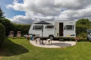 Cosy Caravan on Luxury Campsite - Hulme End