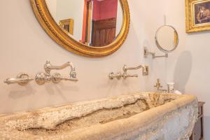 B&B / Chambres d'hotes Prieure Notre-Dame de Conil - 12e siecle : photos des chambres