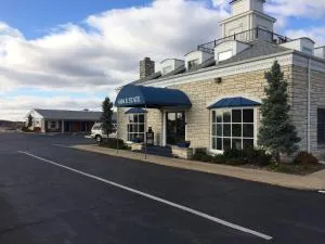 Alpine Inn & Suites Rockford - Rochelle