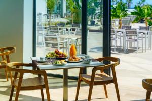 Cabogata Beach Hotel