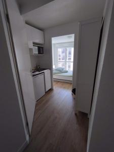 Appartements 10 mins walk to metro,La Defense, renovated : photos des chambres