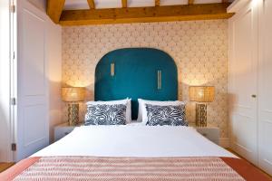 BOUTIQUE Rentals-THE ALMA Apt w balcony