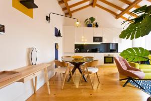 BOUTIQUE Rentals-THE ALMA Apt w balcony