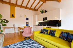 BOUTIQUE Rentals-THE ALMA Apt w balcony