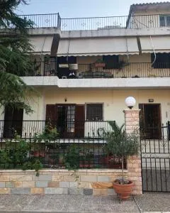 Apartment with Garden - Livanátai