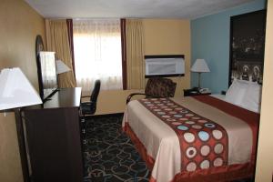 King Suite - Non-Smoking room in Super 8 by Wyndham Kansas City