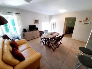 Luxury Stone House T&J - Center! - Dol