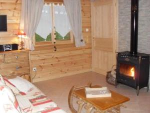 Chalet chaleureux avec sauna, terrain, terrasse et babyfoot à Saint-Nabord - FR-1-589-255