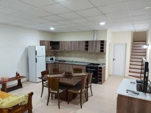 Mily--- Hermoso departamento, amplio, dos habitaciones, garaje