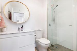 Kooringa 4 - 2BR Apartment l Lake Views l Central Location l BBQ l WiFi l Air-Con