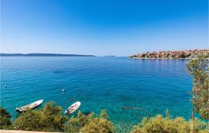 Awesome Home In Okrug Gornji With Wifi