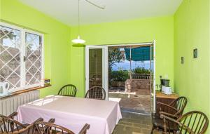 Awesome Home In Okrug Gornji With Wifi