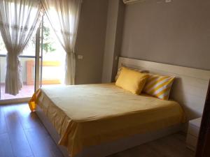 Garden View! Seaside Apartment