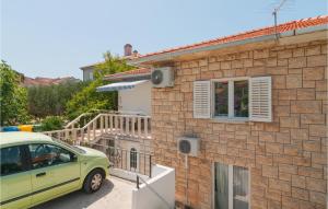 2 Bedroom Stunning Apartment In Supetar
