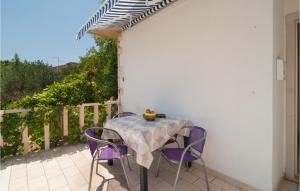 2 Bedroom Stunning Apartment In Supetar