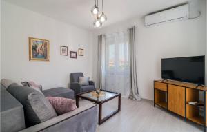 2 Bedroom Stunning Apartment In Supetar