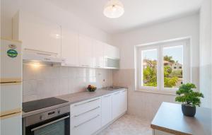 2 Bedroom Stunning Apartment In Supetar