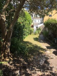 Fermaine, 50m from sea, garden, dogs, town centre