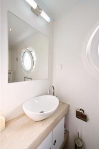 Home of the Houseboat - Zen