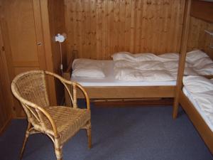Spacious comfortable chalet close to the ski lifts for 8 persons