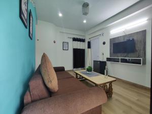 SKY 2 BHK By Wabi Sabi Stays with Private Balcony & Parking