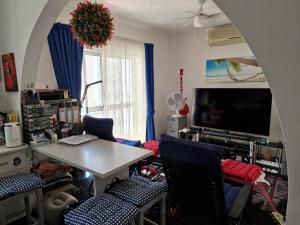 Modern confortable room for 1 Person only in a shared flat close to beach