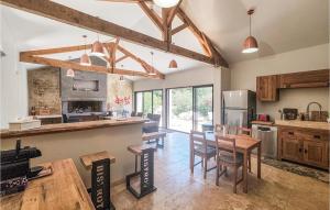 Maisons de vacances Nice home in Saint-Jean-de-Minervoi with WiFi and 4 Bedrooms : photos des chambres