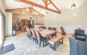 Maisons de vacances Cozy Home In Saint-Jean-De-Minervoi : photos des chambres