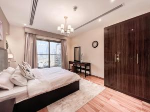 Luton Vacation Homes - Elite Downtown Residence, Burj Khalifa View Dubai - 19AB01