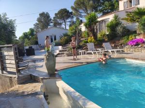 VILLAS-Piscine les MIMOSAS